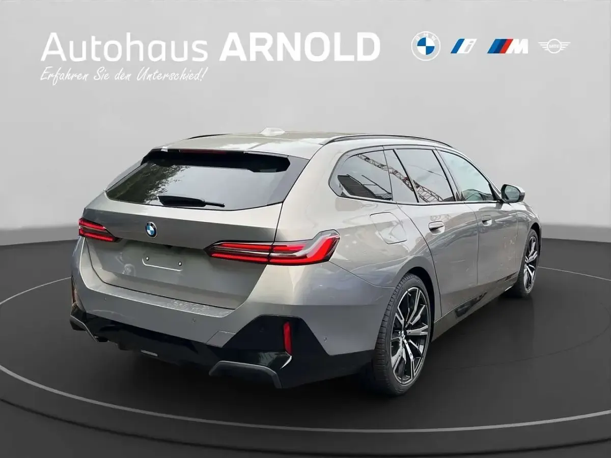 Neu BMW 540 M Sport 303 PS (222 kW) 2026 Oxidgrau ii Kombi