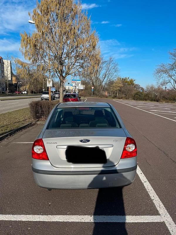 Gebraucht Ford Focus 115 PS (84 kW) 2005 Silber Limousine