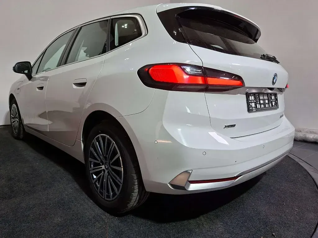 Gebraucht BMW 225 136 PS (100 kW) 2023 Weiß Van / Kleinbus