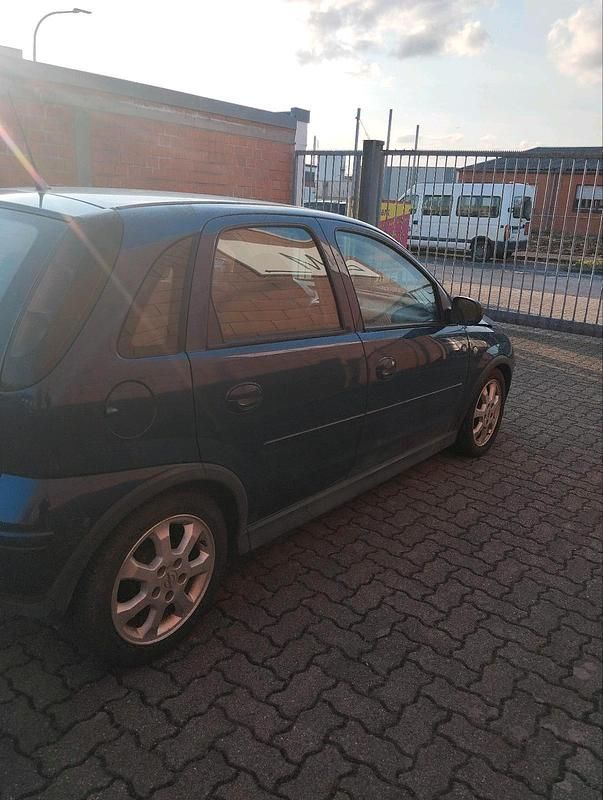 Używany Opel Corsa 101 KM (74 kW) 2004 Niebieski Hatchback