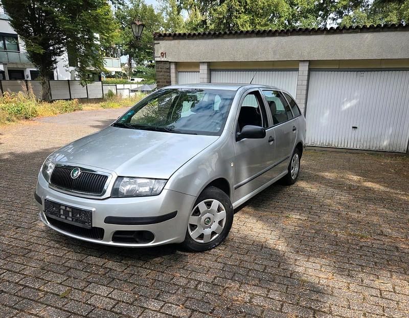 Grau Gebraucht 2006 Skoda Fabia Kleinwagen | 1.250 € (Fairer Preis) - Bild 1/4
