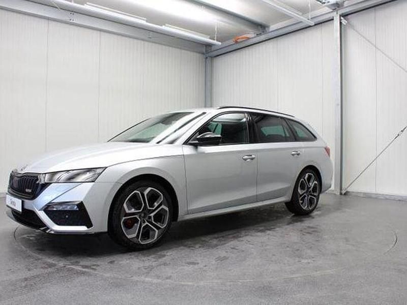 Silber Gebraucht 2023 Skoda Octavia RS Kombi | 39.868 € (Teuer) - Bild 1/4