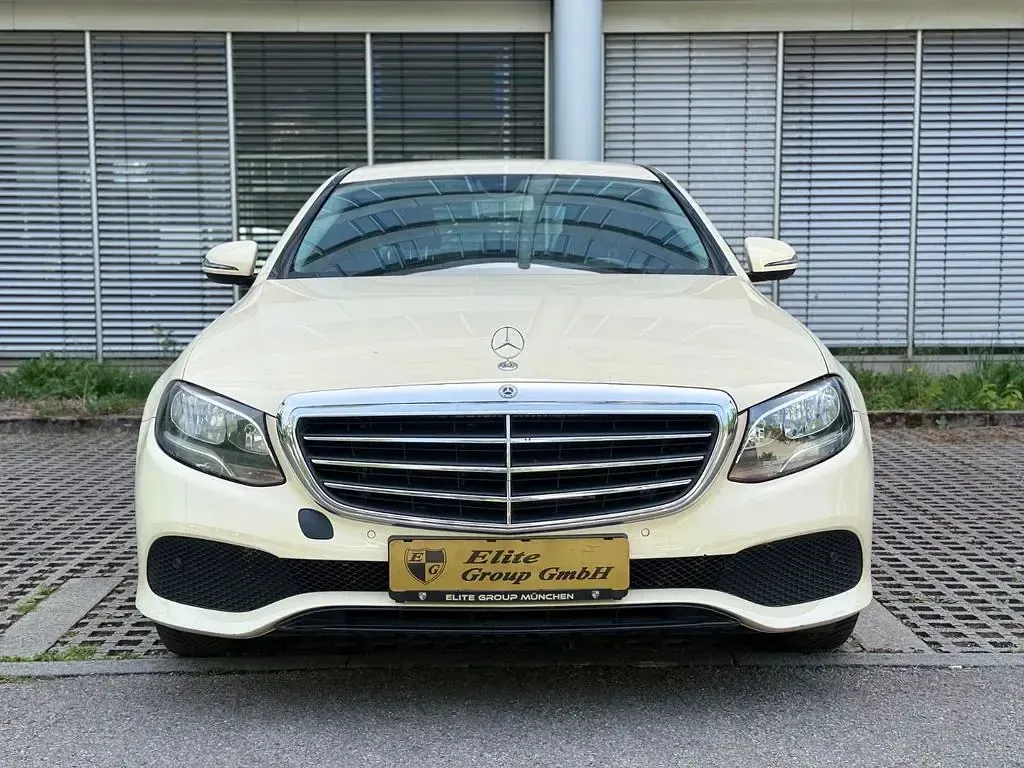 Gebraucht Mercedes E200 150 PS (110 kW) 2018 Hellelfenbein  unilack Limousine