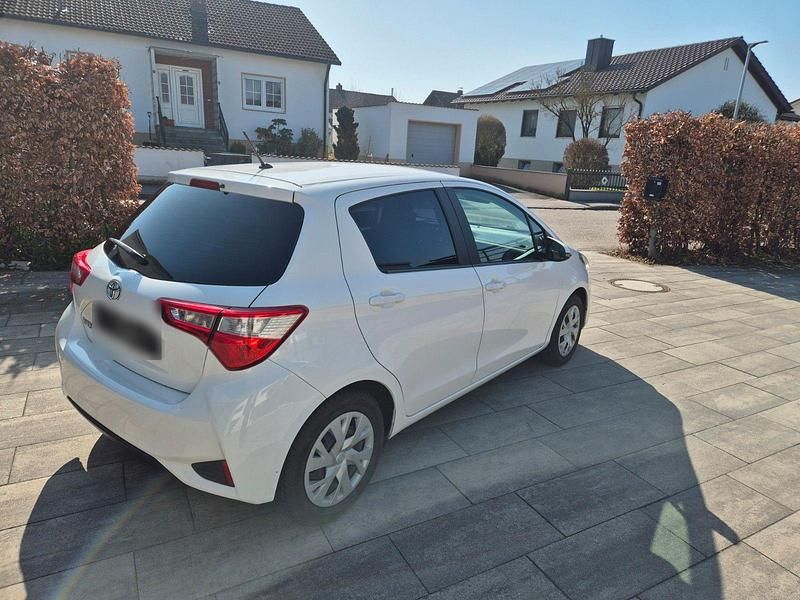 Gebraucht Toyota Yaris 72 PS (52 kW) 2020 Weiß Kleinwagen