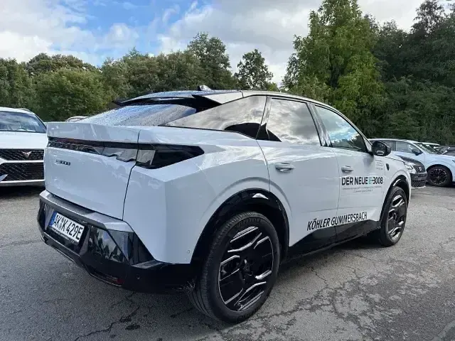 Gebraucht Peugeot e-3008 GT 157 kW (214 PS) 2024 Okenit weiss SUV