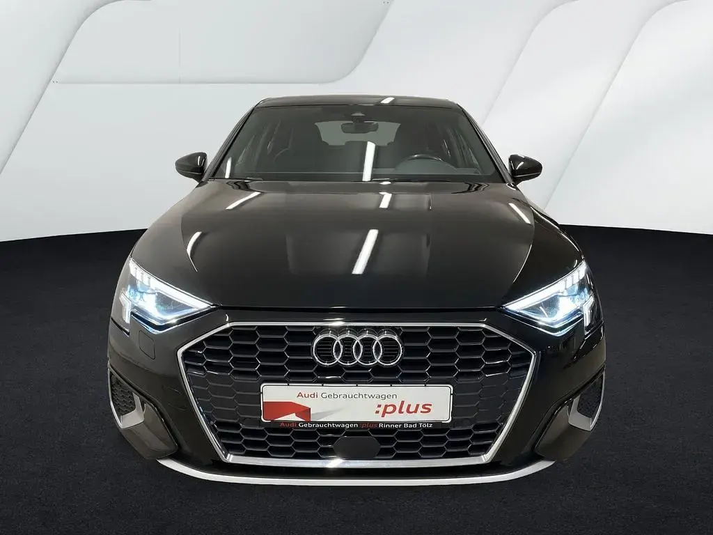 Gebraucht Audi A3 Advanced 150 PS (110 kW) 2023 Mythosschwarz metallic Limousine