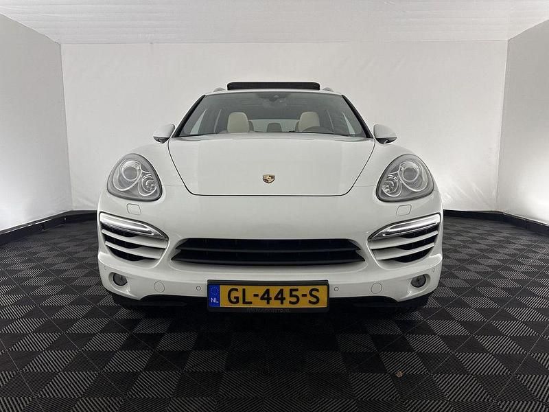 Second-hand Porsche Cayenne Platinum Edition 245 CP (180 kW) 2014 Alb SUV