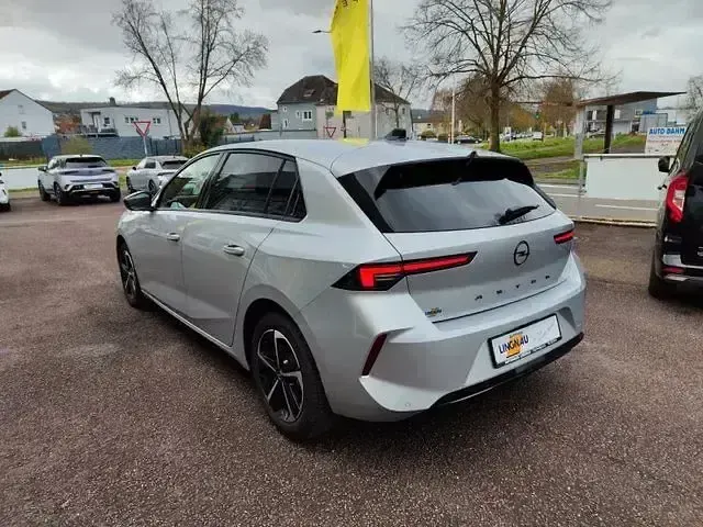 Gebraucht Opel Astra 131 PS (96 kW) 2025 Silber Limousine