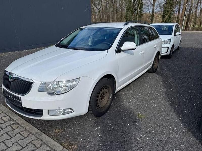 Gebraucht Skoda Superb Ambition 140 PS (102 kW) 2012 Weiß Kombi