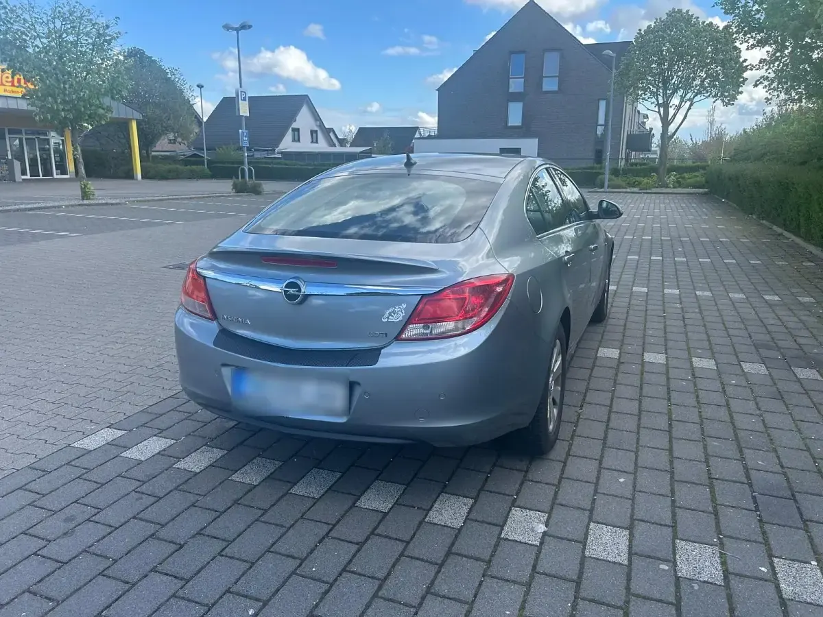 Gebraucht Opel Insignia 131 PS (96 kW) 2012 Grau Limousine