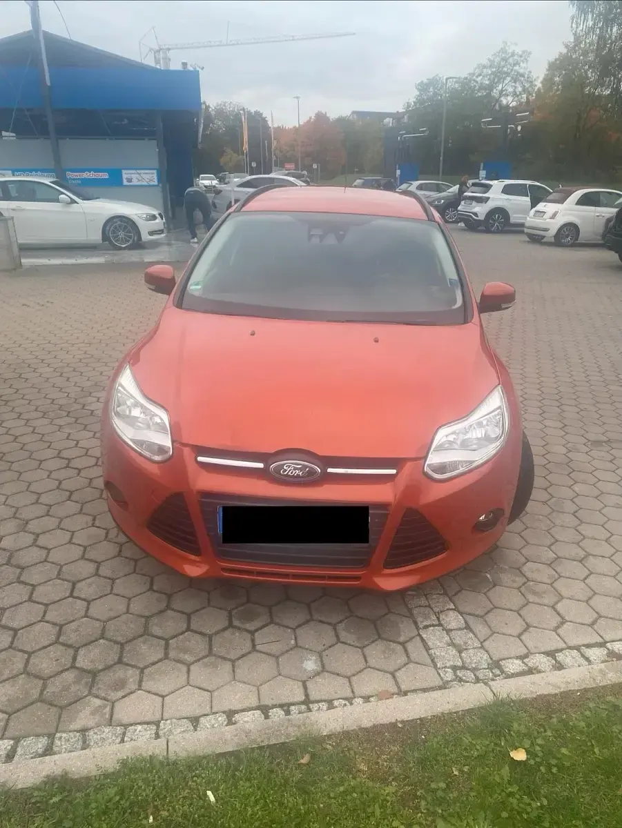 Używany Ford Focus 116 KM (85 kW) 2011 Pomarańczowy Sedan/Limuzyna