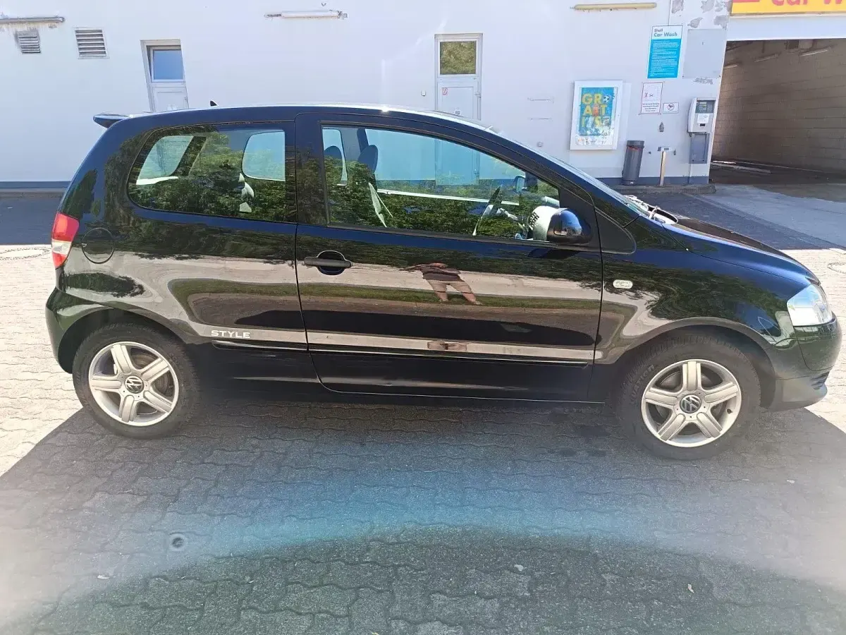 Gebraucht VW Fox 75 PS (55 kW) 2010 Schwarz Kleinwagen