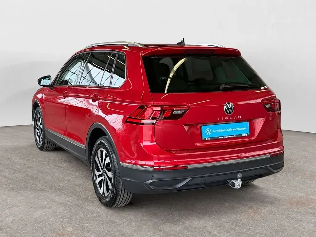 Gebraucht VW Tiguan Active 150 PS (110 kW) 2022 Rot SUV