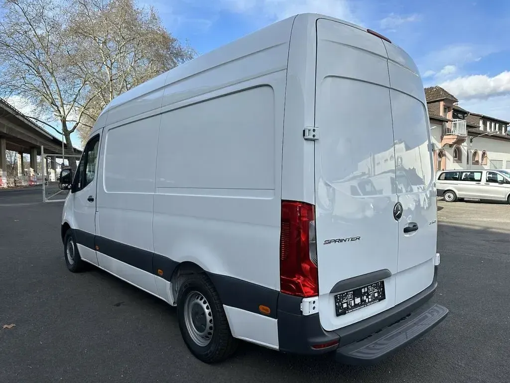 Używany Mercedes Sprinter 143 KM (105 kW) 2019 Biały Van