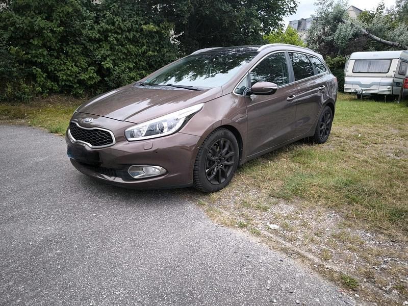 Second-hand Kia Ceed 128 CP (94 kW) 2013 Maro Hatchback
