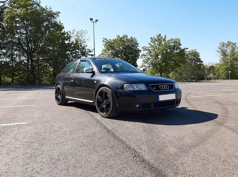 Schwarz Gebraucht 2000 Audi S3 Limousine | 6.699 € - Bild 1/4