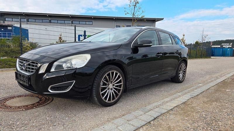 Gebraucht Volvo V60 Summum 179 PS (131 kW) 2011 Schwarz Kombi