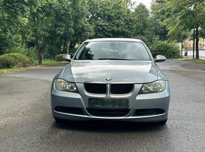 Blau Gebraucht 2007 BMW 320 Kombi | 1.450 € (Fairer Preis) - Bild 1/4
