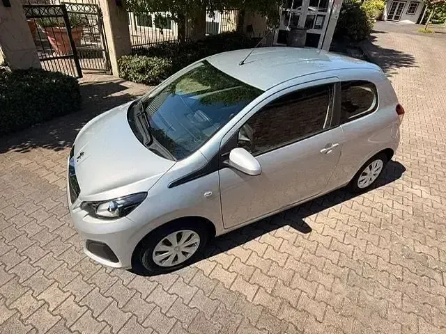 Gebraucht Peugeot 108 Active 69 PS (50 kW) 2018 Silber Kleinwagen