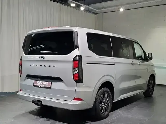 Gebraucht Ford Tourneo Custom Titanium 136 PS (100 kW) 2025 Silber Van