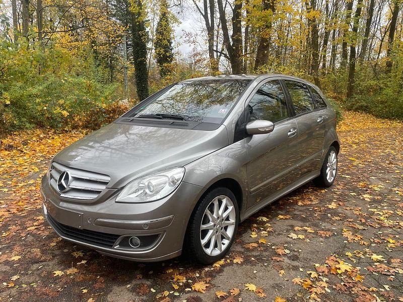 Grau Gebraucht 2006 Mercedes B200 Van / Kleinbus | 6.290 € (Fairer Preis) - Bild 1/4