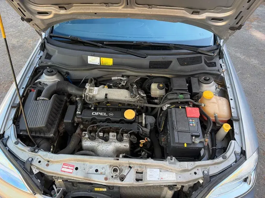 Second-hand Opel Astra 84 CP (61 kW) 2001 Argintiu Berlinǎ