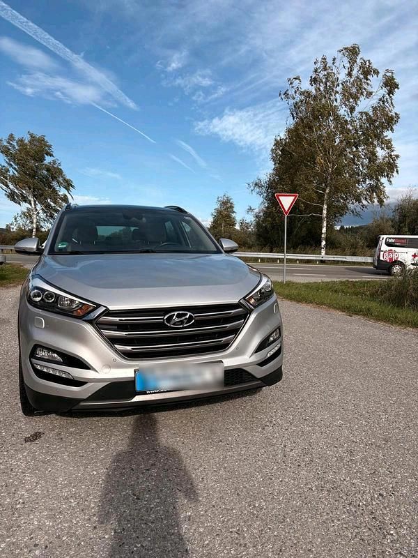 Silber Gebraucht 2016 Hyundai Tucson Premium SUV | 15.900 € (Guter Preis) - Bild 1/4