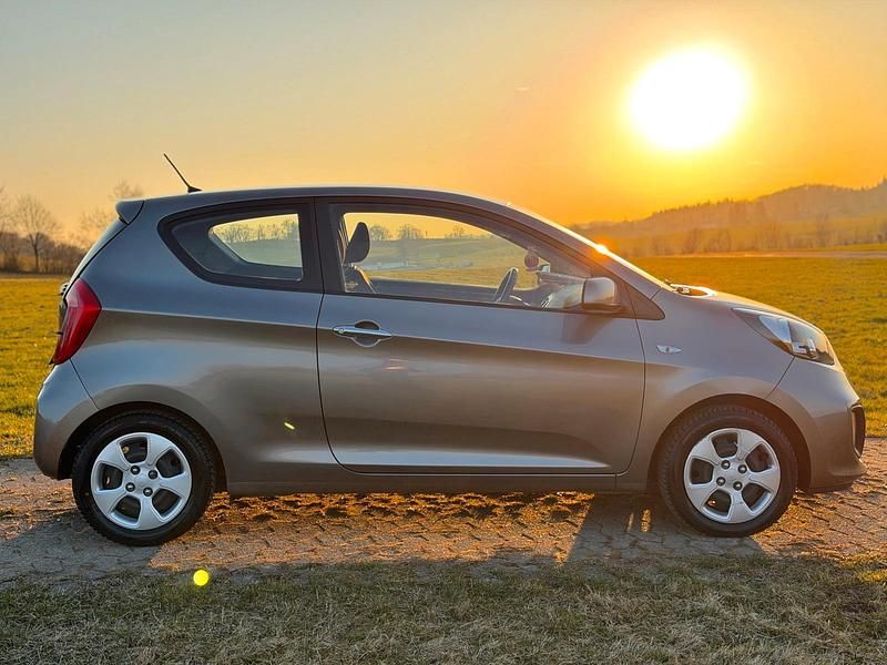 Gebraucht Kia Picanto Edition 7 69 PS (50 kW) 2012 Gold Kleinwagen