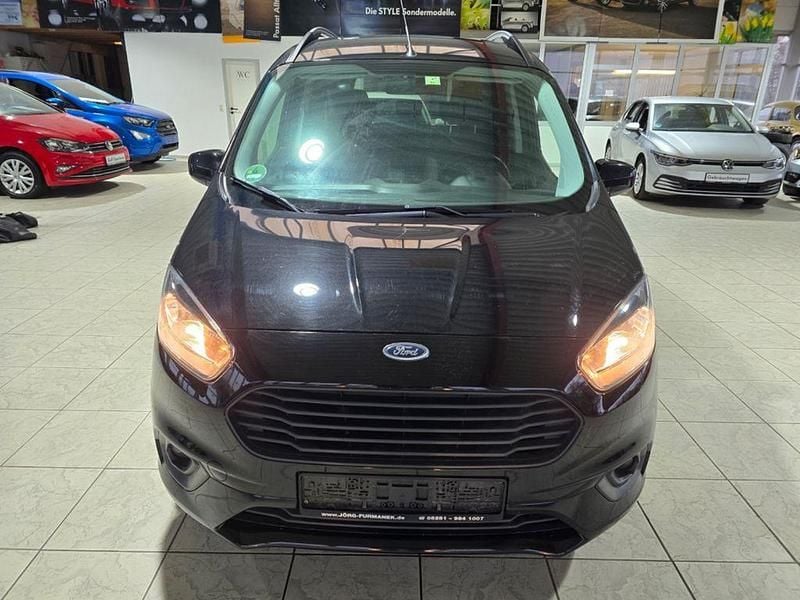 Gebraucht Ford Tourneo Courier Trend 101 PS (74 kW) 2021 Schwarz Van / Kleinbus