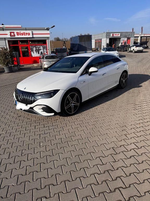 Weiß Gebraucht 2024 Mercedes EQE AMG 43 AMG Limousine | 56.900 € (Guter Preis) - Bild 1/4
