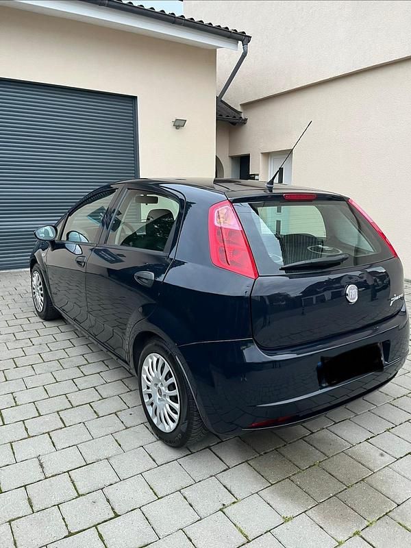 Blau Gebraucht 2009 Fiat Grande Punto Kleinwagen | 3.000 € (Fairer Preis) - Bild 1/4