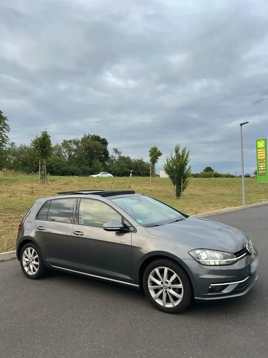 Gebraucht VW Golf VII 110 PS (80 kW) 2017 Grau Limousine