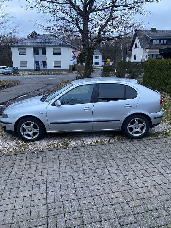 Second-hand Seat Leon 105 CP (77 kW) 2004 Argintiu Hatchback