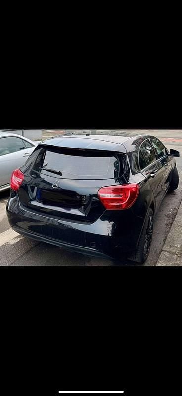 Schwarz Gebraucht 2013 Mercedes A180 Kombi | 7.500 € (Fairer Preis) - Bild 1/4