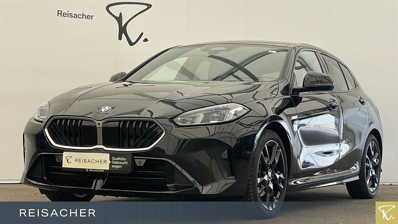 Saphirschwarz Gebraucht 2024 BMW 120 Shadowline Kleinwagen | 38.349 € (Fairer Preis) - Bild 1/4