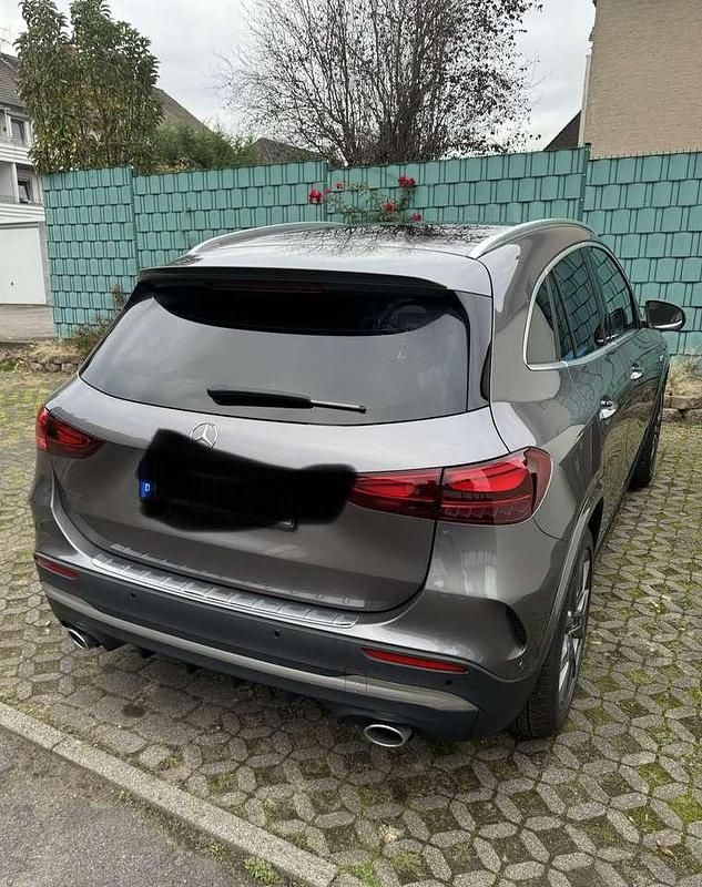 Grau Gebraucht 2023 Mercedes GLA35 AMG AMG SUV | 45.990 € (Fairer Preis) - Bild 1/4