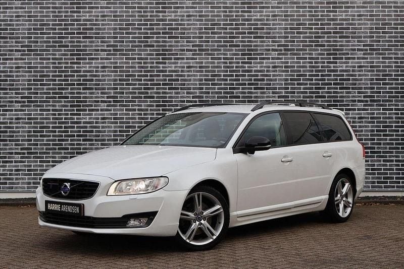 Weiß Gebraucht 2015 Volvo V70 Dynamic Kombi | 24.499 € - Bild 1/4