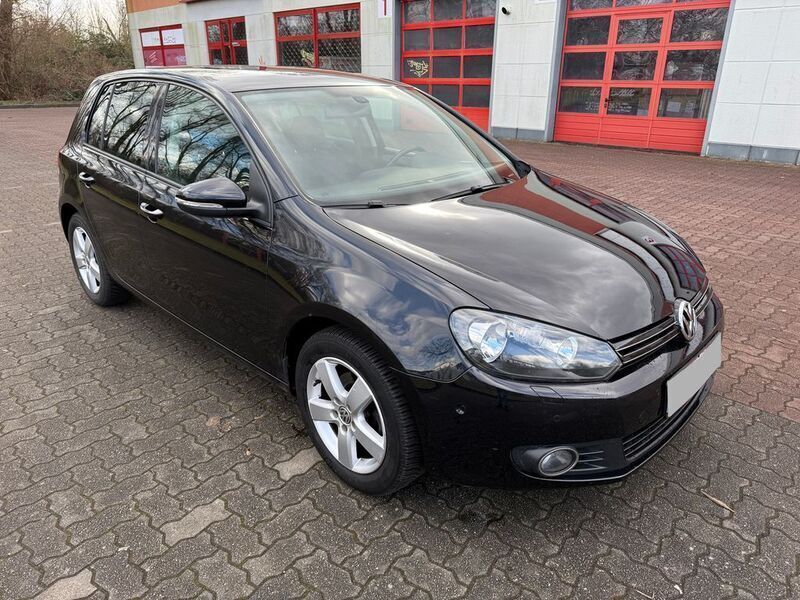 Gebraucht VW Golf VI Team 105 PS (77 kW) 2011 Schwarz Kleinwagen