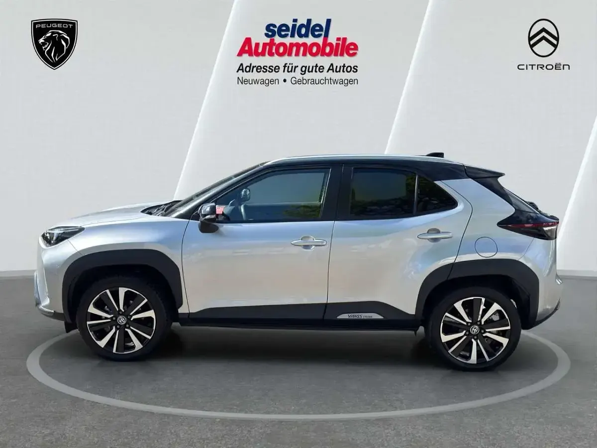 Gebraucht Toyota Yaris Cross Edition 92 PS (67 kW) 2022 Silber SUV