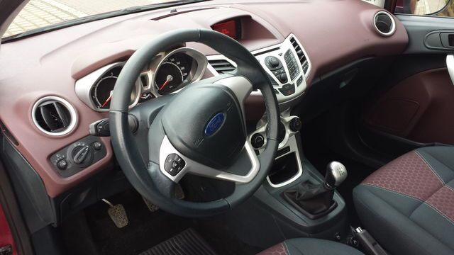 Gebraucht Ford Fiesta Titanium 112 PS (82 kW) 2010 Rot Kleinwagen