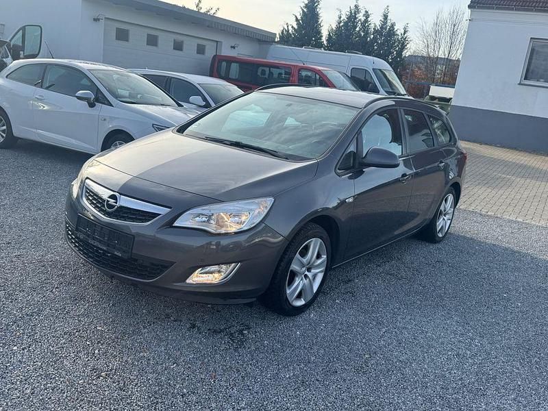 Grau Gebraucht 2010 Opel Astra Kombi | 3.000 € (Guter Preis) - Bild 1/4
