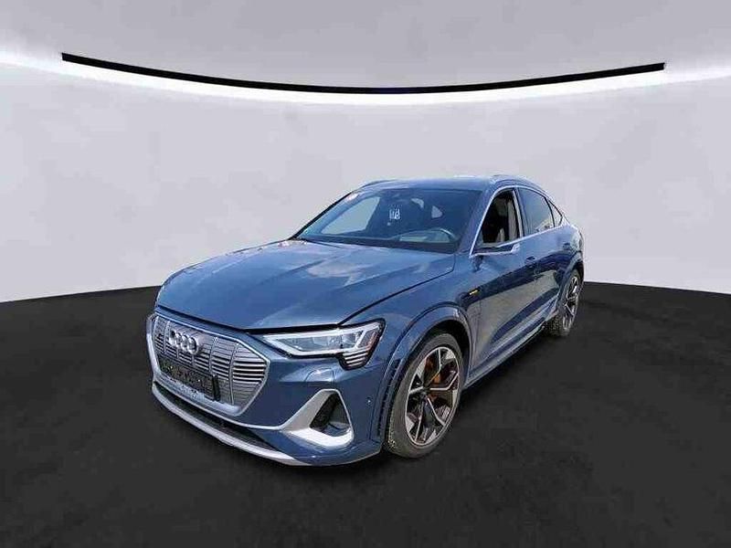 Plasmablau metallic (metallic) Gebraucht 2021 Audi e-tron Sport SUV | 39.699 € (Superpreis) - Bild 1/2