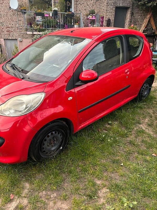 Gebraucht Peugeot 107 68 PS (50 kW) 2008 Rot Kleinwagen