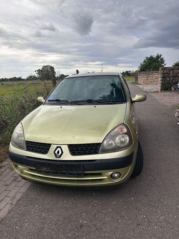 Beige Gebraucht 2003 Renault Clio II Limousine | 1.450 € (Guter Preis) - Bild 1/4