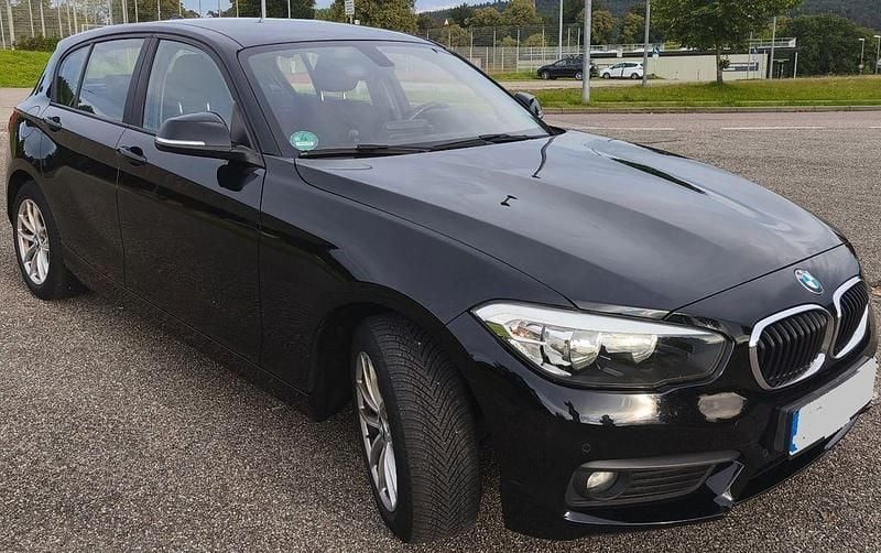 Schwarz Gebraucht 2018 BMW 118 Advantage Kleinwagen | 12.600 € (Guter Preis) - Bild 1/4
