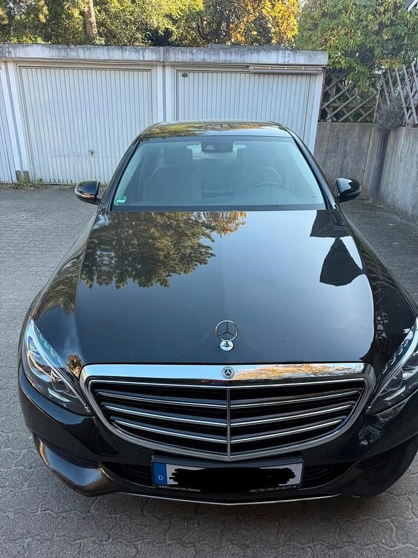 Schwarz Gebraucht 2015 Mercedes C350e Limousine | 12.500 € (Fairer Preis) - Bild 1/4