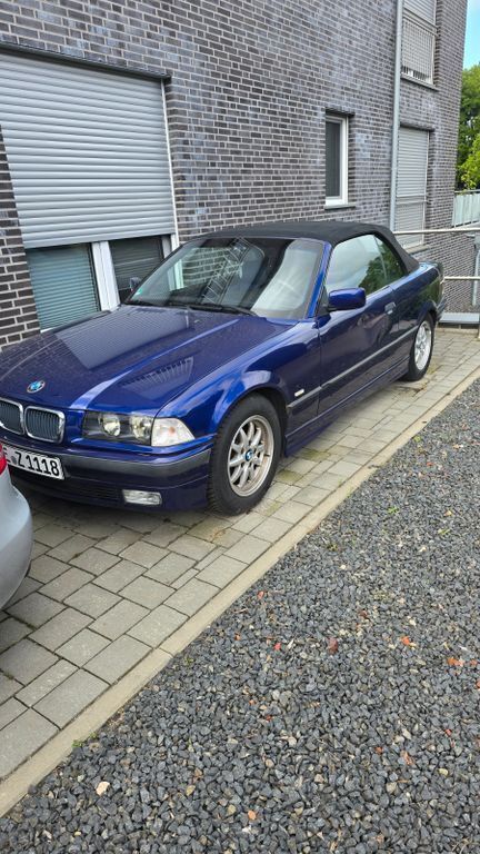 Blau Gebraucht 1997 BMW 318 Cabriolet Basis Cabrio | 4.999 € (Guter Preis) - Bild 1/4