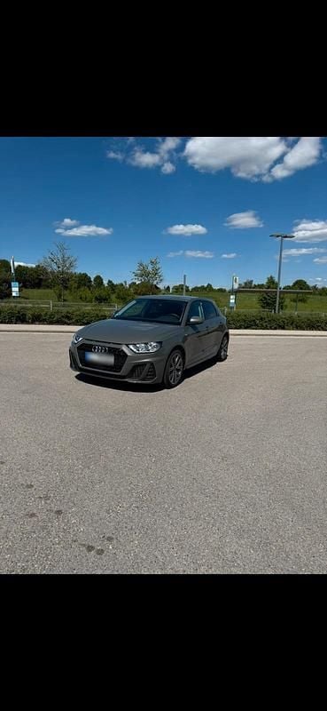 Gebraucht Audi A1 S-Line 95 PS (69 kW) 2024 Grau SUV