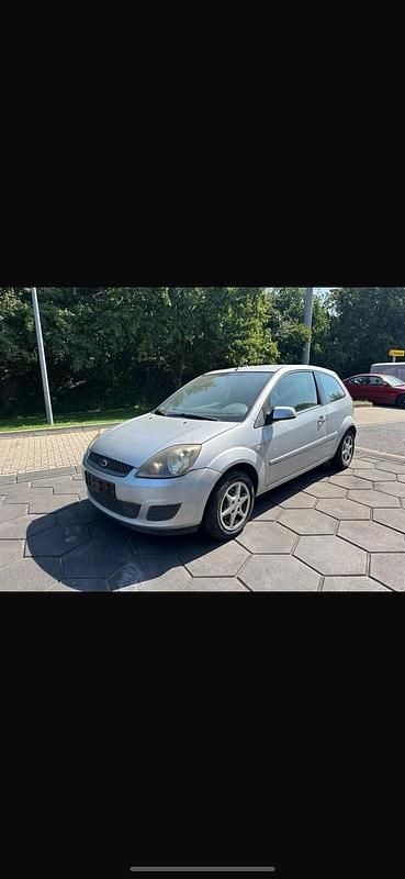 Gebraucht Ford Fiesta 80 PS (58 kW) 2008 Grau Kleinwagen