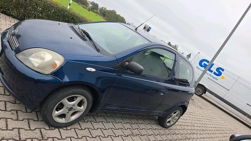 Blau Gebraucht 2001 Toyota Yaris Kleinwagen | 1.399 € (Fairer Preis) - Bild 1/4